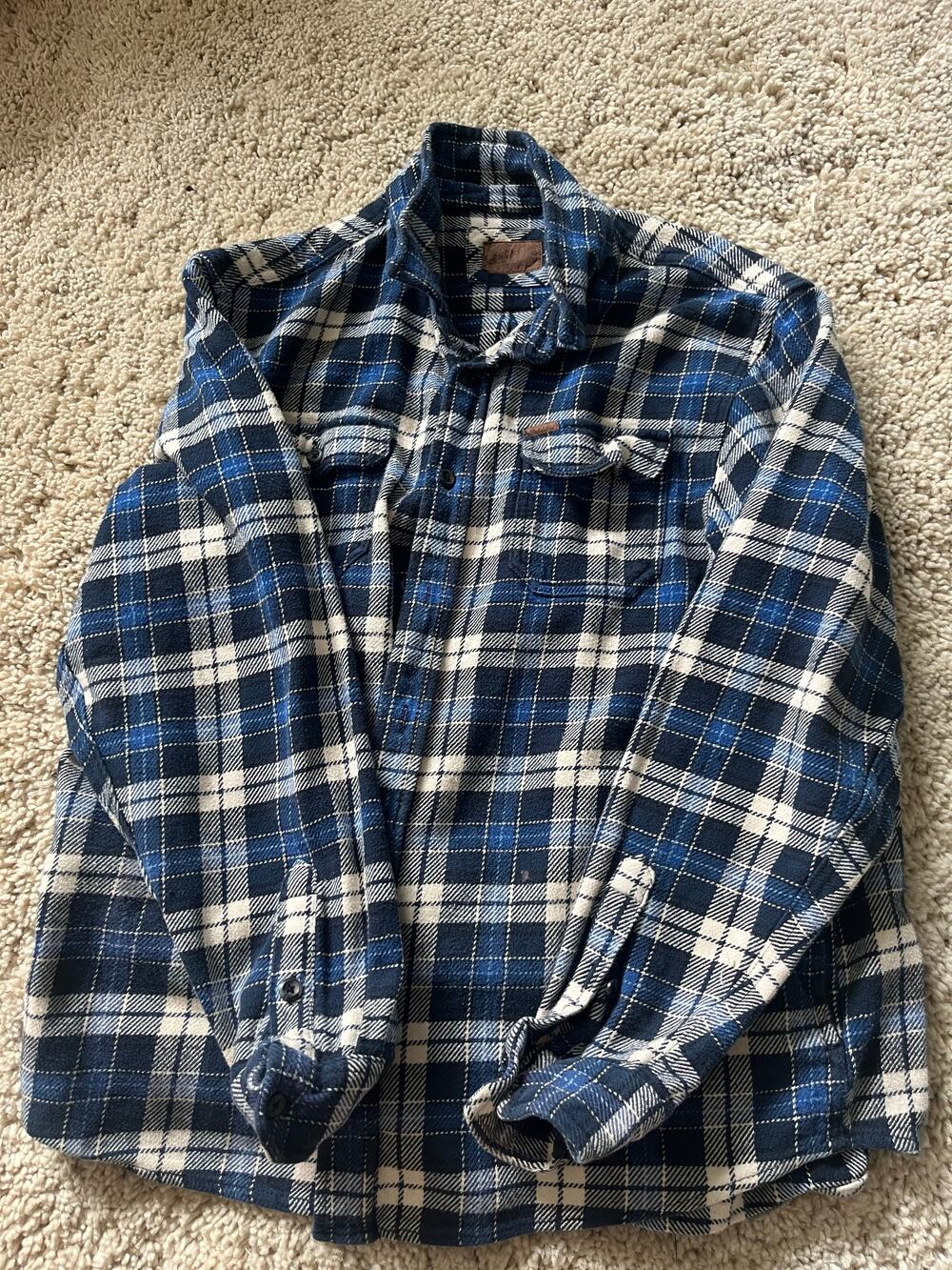 Orvis blue and white plaid long sleeve button-up flannel shirt with two chest po